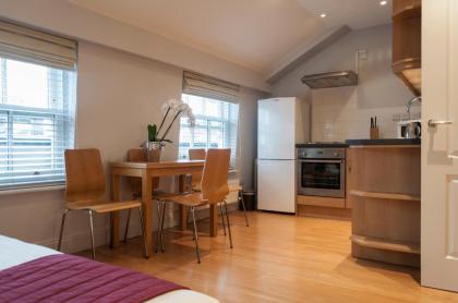 12 London Street Apartments - image 1