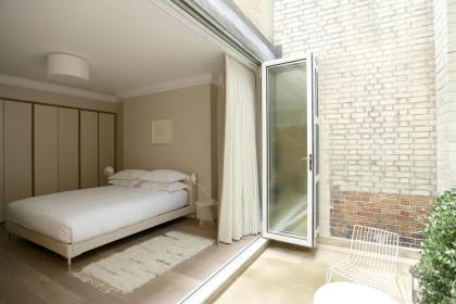 56 Welbeck Street - image 2
