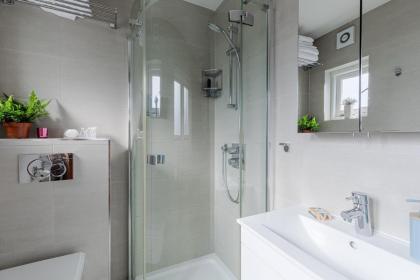 Architect's Sophisticated Private 3bed 3bath House OFF OXFORD ST - image 24