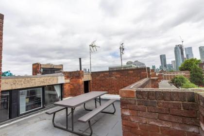 Unique Spacious Central 3 Bedroom with Rooftop Terrace - image 23
