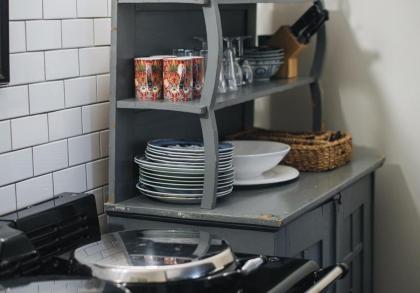 Home at Heart - Glorious 2 Bedroom Garden Apartment Notting Hill TALB - image 27