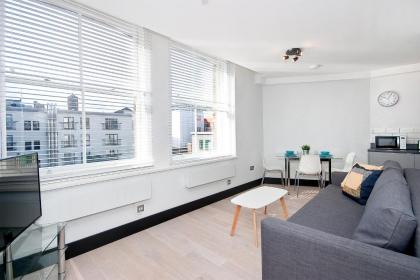Farringdon Penthouse Loft by City Living London - image 11