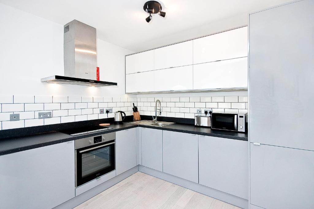 Farringdon Penthouse Loft by City Living London - image 2