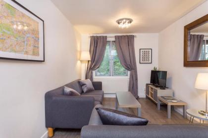 Modern 2 Bedroom Apartment in Zone 1 - image 22