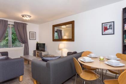 Modern 2 Bedroom Apartment in Zone 1 - image 24