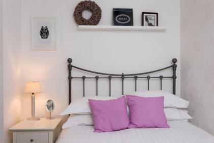 Modern 2 Bedroom Apartment in Zone 1 - image 30