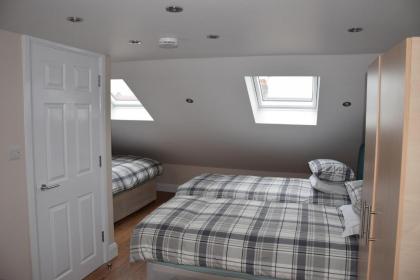 4 Bedroom Apartment & 2 Bedroom apartment - image 15