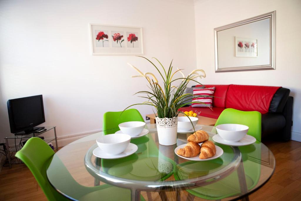 Apt 2 Opera House by Indigo Flats - image 7
