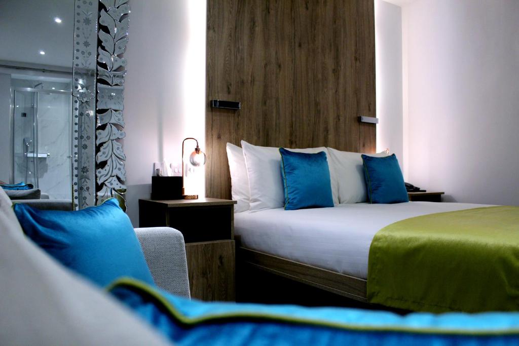 1 Craven Hill Gardens - main image