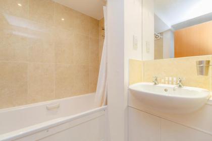 Holland Park 2 Bed Flat by BaseToGo - image 21