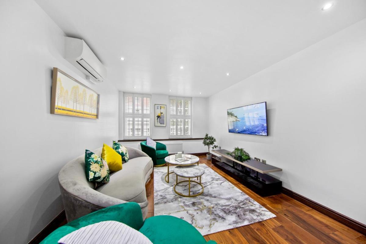 Bryanston Apartments - main image