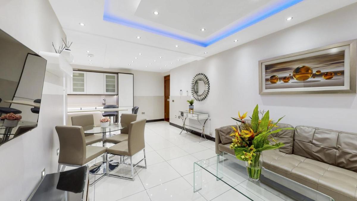Bryanston Apartments - image 5