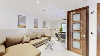 Bryanston Apartments - image 9