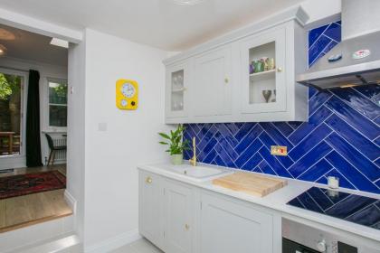 Modern Garden Apartment Camden - image 27