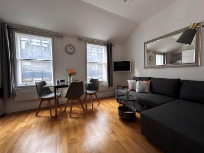 Apt 4 Soho Apartments 2nd floor by Indigo Flats London 
