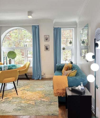 AWESOME LEICESTER SQ! Fashion Flat for Theatre Families and Happy Friends - image 23