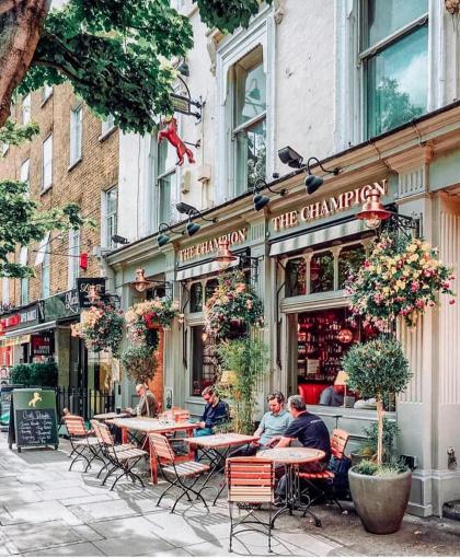 AWESOME LEICESTER SQ! Fashion Flat for Theatre Families and Happy Friends - image 24