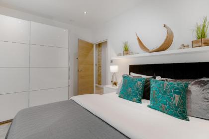 Cool Covent Garden Theatre Design Hub for Families Friends Couples - image 21