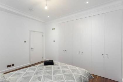 Fleet Street Apartment 3 - image 5