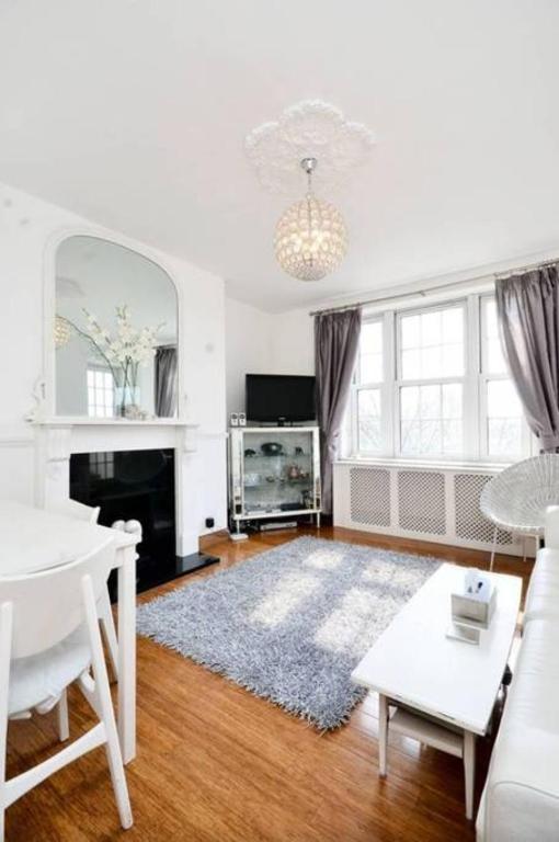 Stylish 2 Bedroom Apartment Between Camden Town Primrose Hill - main image