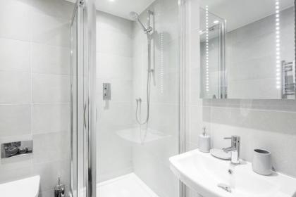 Stayo New Compton Street - image 17