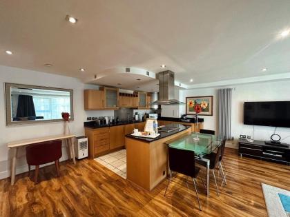 Canary Wharf - Luxury Apartments - image 15