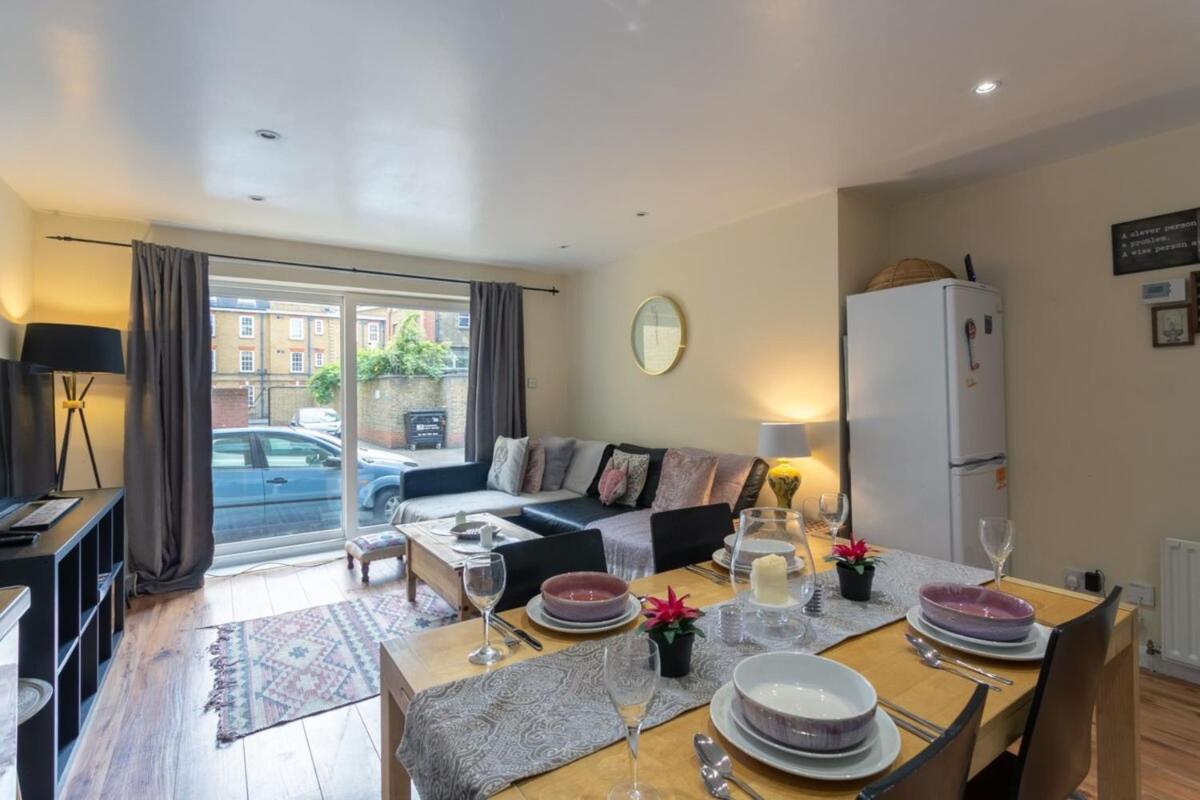 Stylish and Homely 4 Bedroom Home in East London - main image