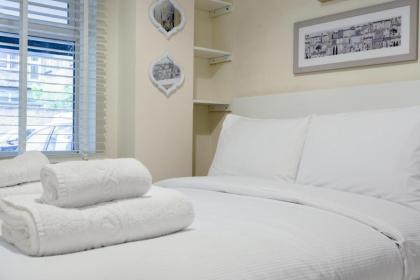 Stylish and Homely 4 Bedroom Home in East London - image 15