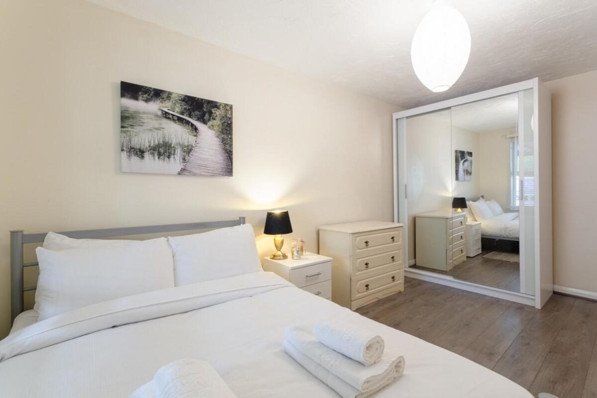 Stylish and Homely 4 Bedroom Home in East London - image 6