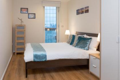 Royal Crossharbour Apartment - image 22