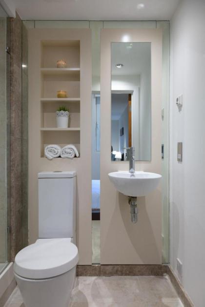 Royal Crossharbour Apartment - image 28