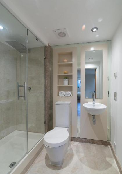 Royal Crossharbour Apartment - image 29