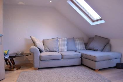 Stylish 2 Bed Apartment in West Hampstead - image 23