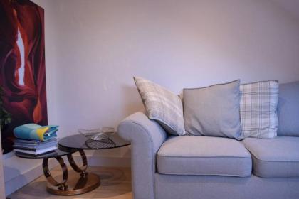 Stylish 2 Bed Apartment in West Hampstead - image 27