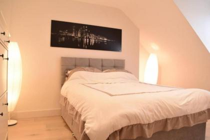 Stylish 2 Bed Apartment in West Hampstead - image 28