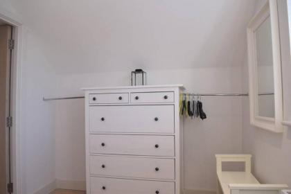 Stylish 2 Bed Apartment in West Hampstead - image 30