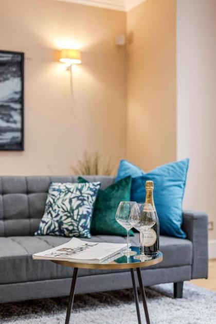 Luxurious Central Kensington Apartment - image 21