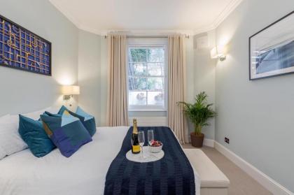 Luxurious Central Kensington Apartment - image 22