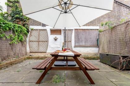 Elegant 3Bed Apartment in Kensington Olympia - image 21