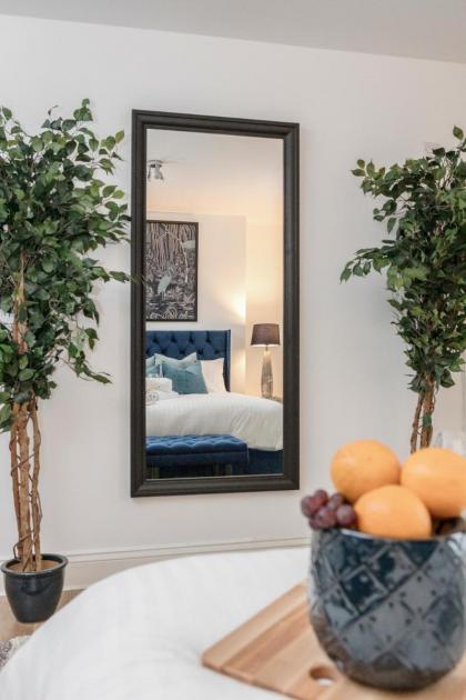 Elegant 3Bed Apartment in Kensington Olympia - image 30