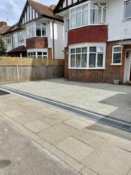 Wimbledon Holiday Lets - image 25