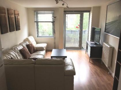 Stunning 2 bed flat in fantastic location