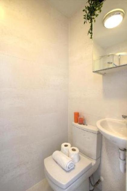 Private Studio Close to Metro #R1  - image 12