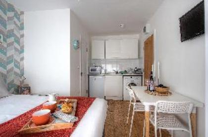 Private Studio Close to Metro #R1  - image 4