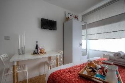 Private Studio Close to Metro #R1  - image 6