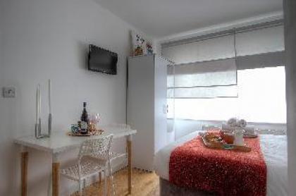 Private Studio Close to Metro #R1  - image 7