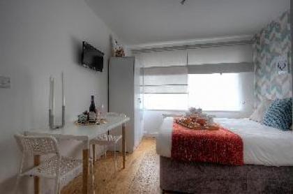 Private Studio Close to Metro #R1  - image 9