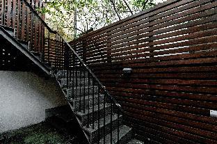 Elegant 2 BR Duplex  Patio by Kensington High St  - image 4