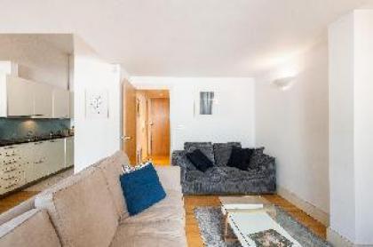 Elegant 2 BR Duplex  Patio by Kensington High St  - image 8