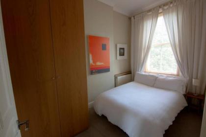 Wonderful 2 Bedroom in Quiet Area near Camden Square - image 3